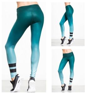 Alo yoga green ombré airbrushed yoga pants